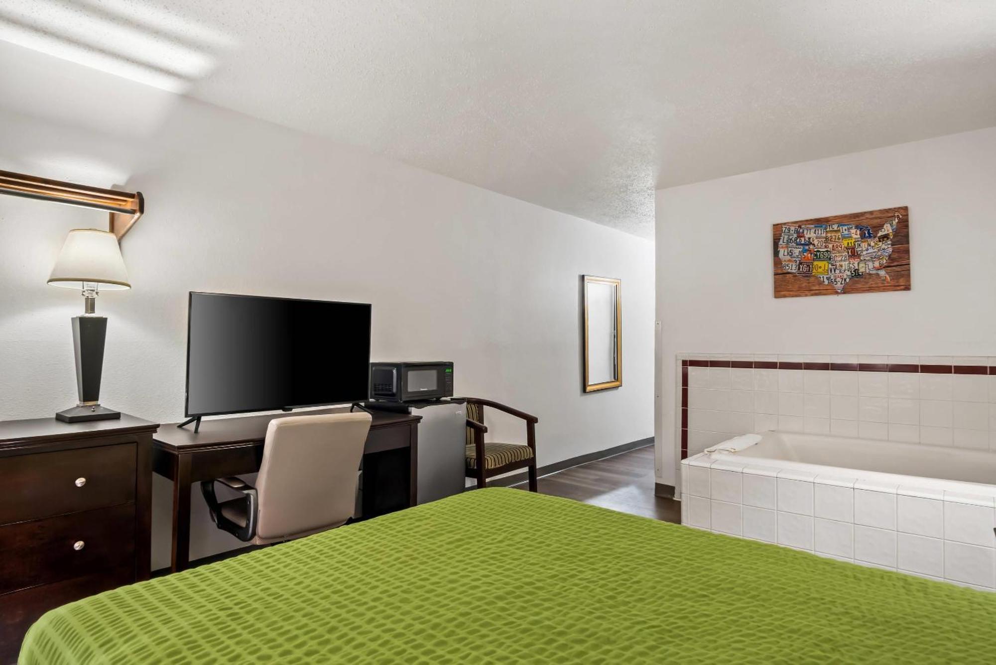 Econo Lodge Inn & Suites Auburn Exterior photo