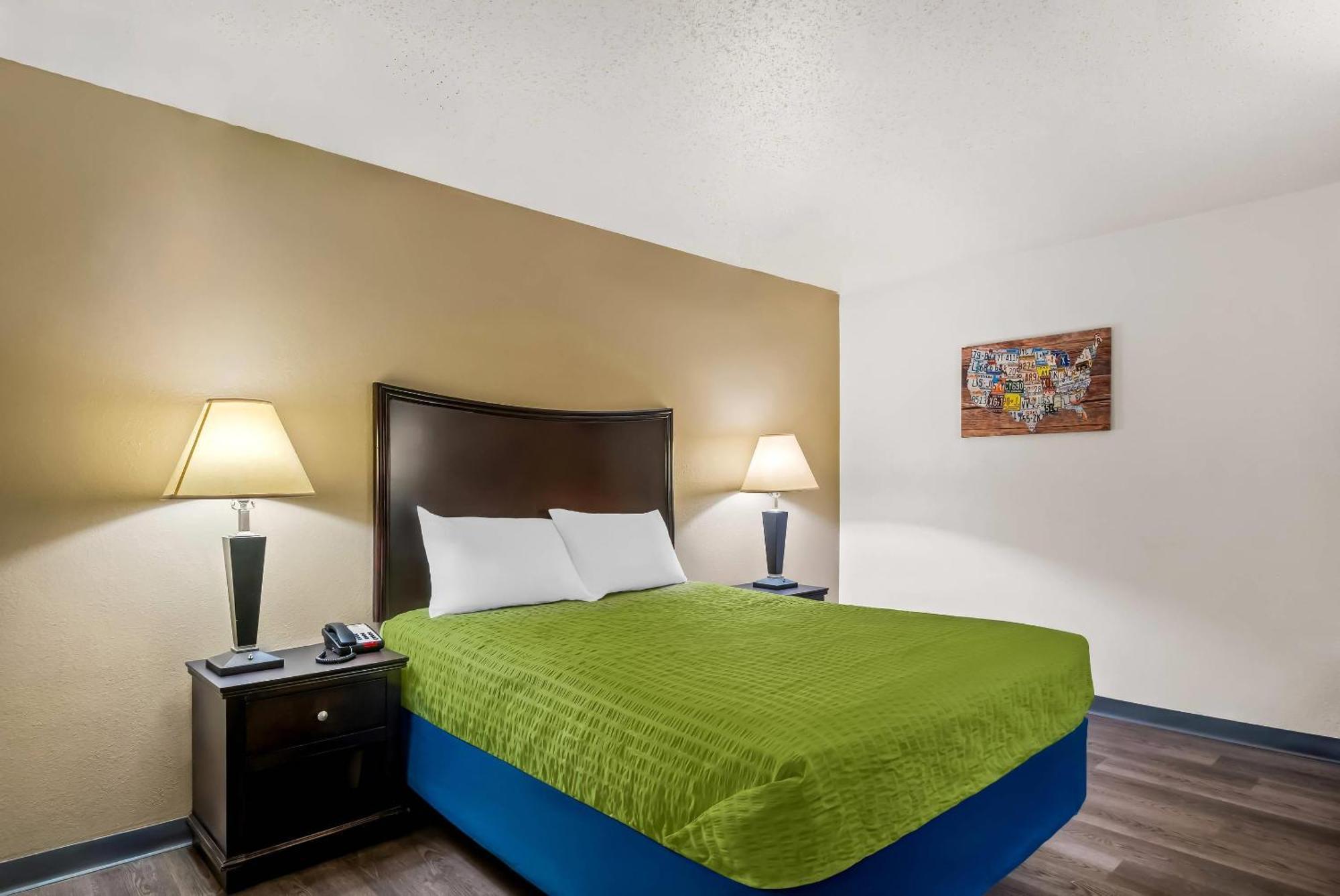 Econo Lodge Inn & Suites Auburn Exterior photo