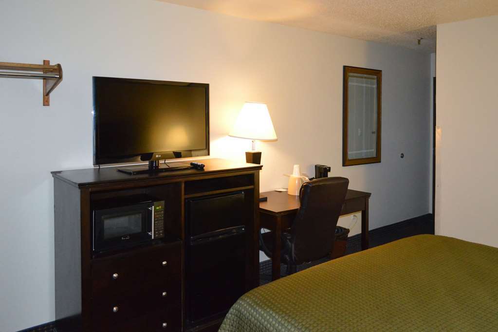 Econo Lodge Inn & Suites Auburn Room photo