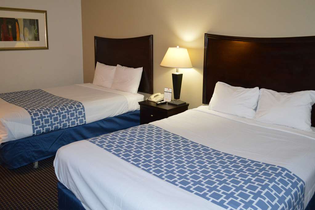 Econo Lodge Inn & Suites Auburn Room photo