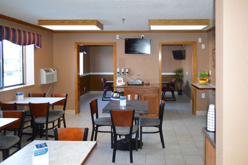 Econo Lodge Inn & Suites Auburn Restaurant photo