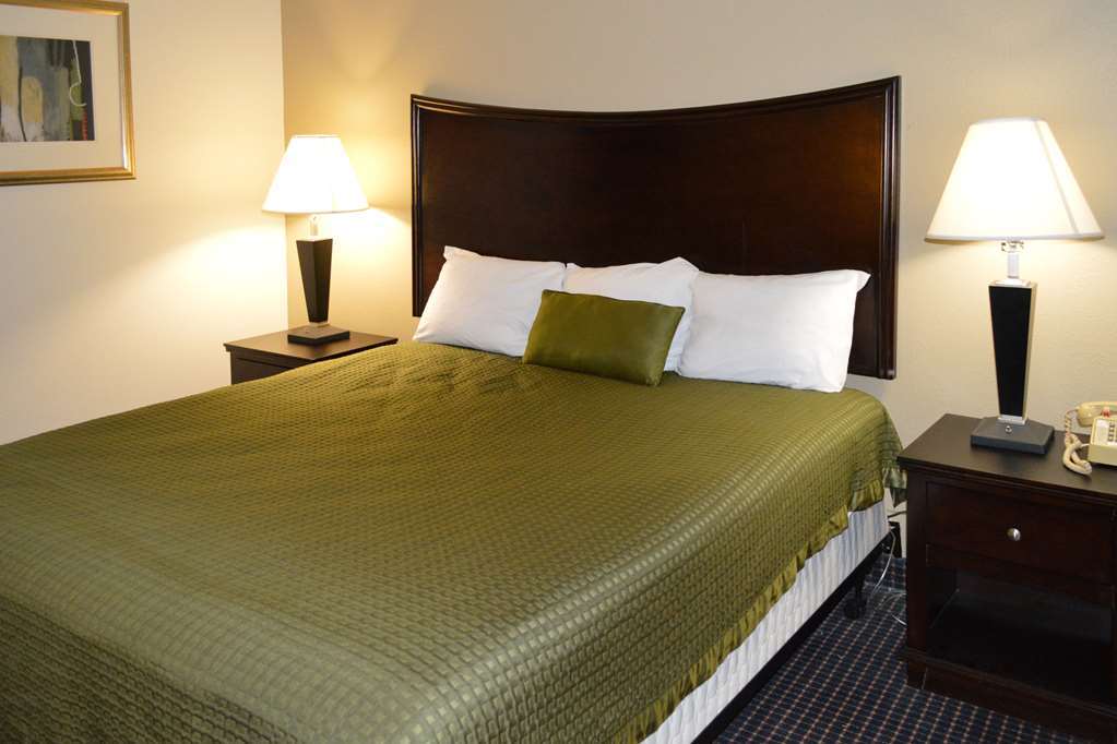 Econo Lodge Inn & Suites Auburn Room photo